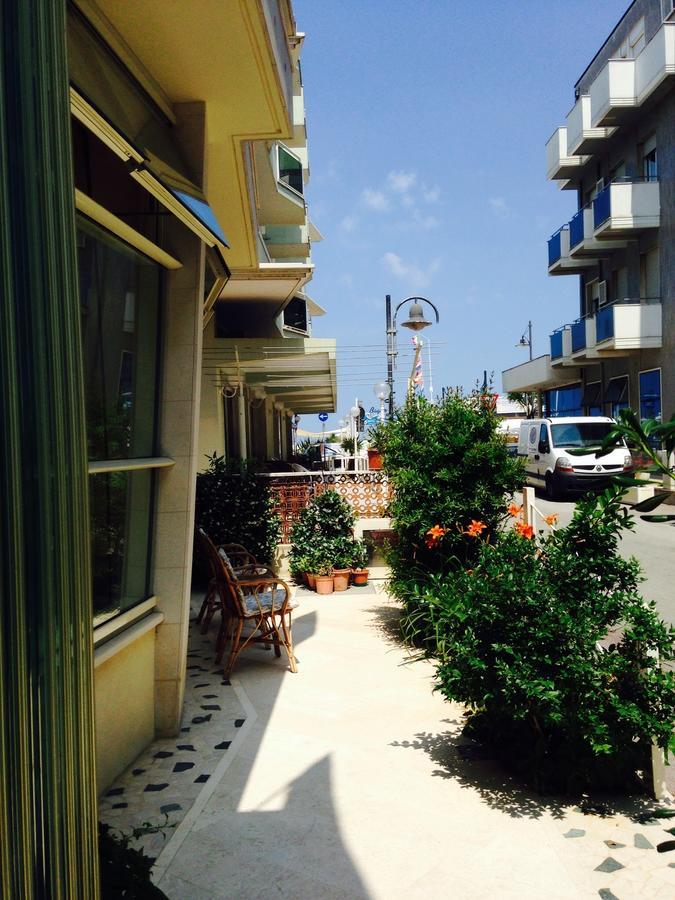 Hotel Lazzarini Bellaria-Igea Marina Luaran gambar