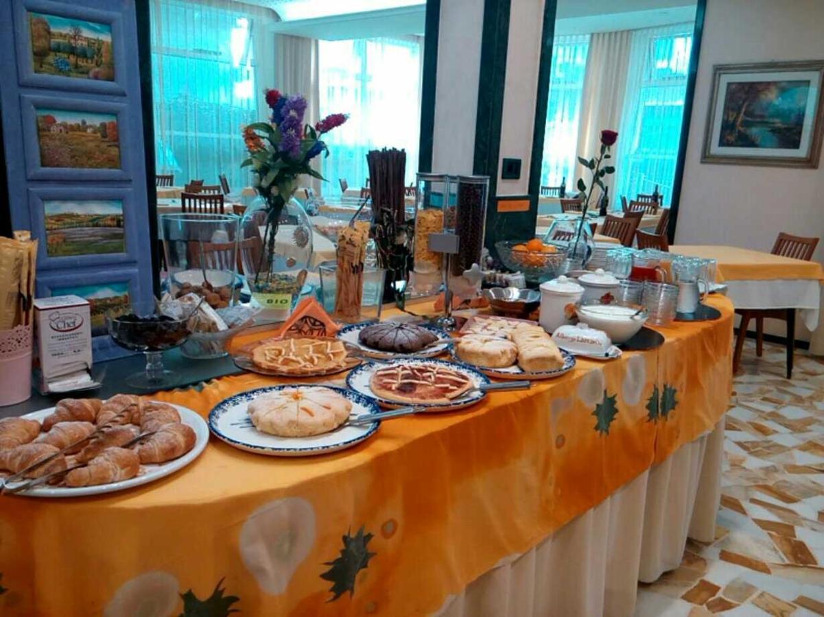 Hotel Lazzarini Bellaria-Igea Marina Bilik gambar
